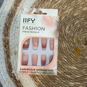 Fashion Press-On Nails - Blush Pink Embellished Set